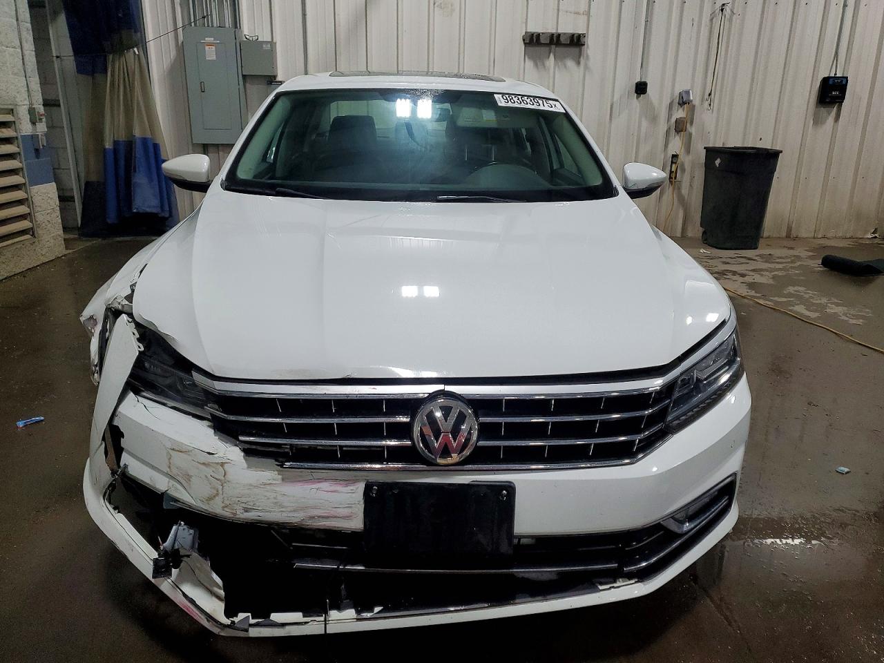 2017 VOLKSWAGEN PASSAT SE photo 5