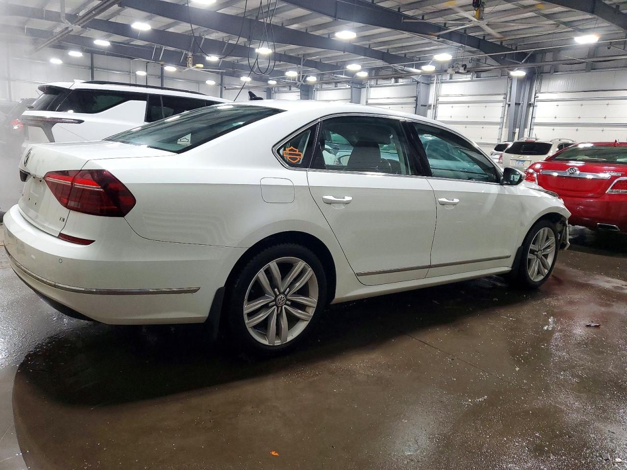 2017 VOLKSWAGEN PASSAT SE photo 3