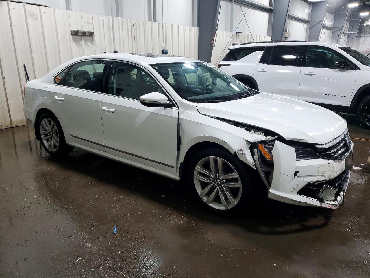 2017 VOLKSWAGEN PASSAT SE photo 4