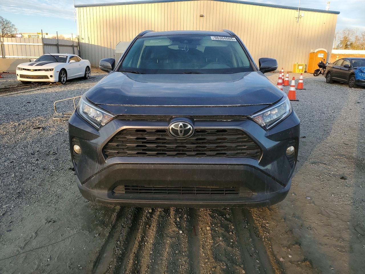 2021 TOYOTA RAV4 XLE photo 5