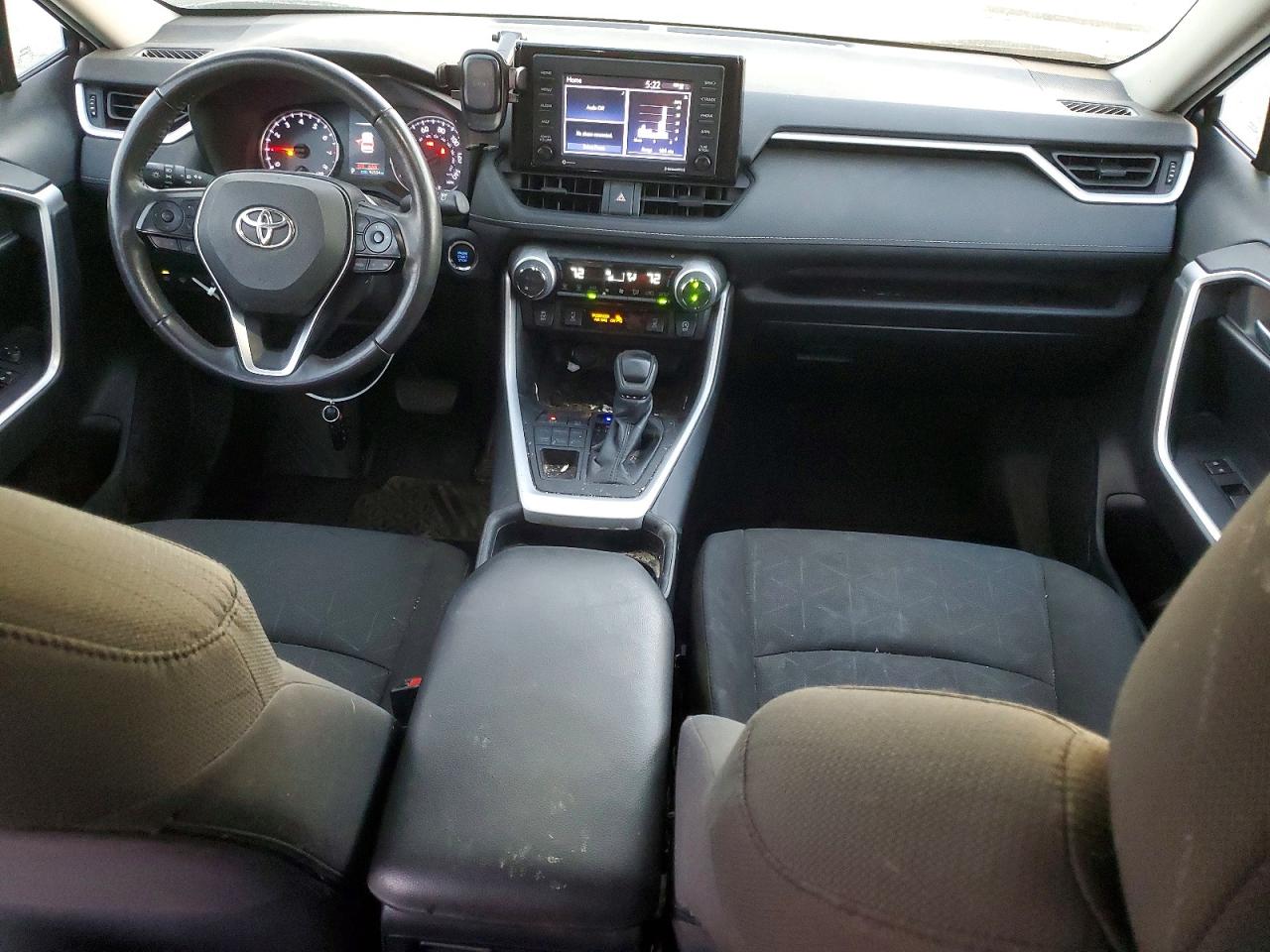 2021 TOYOTA RAV4 XLE photo 8