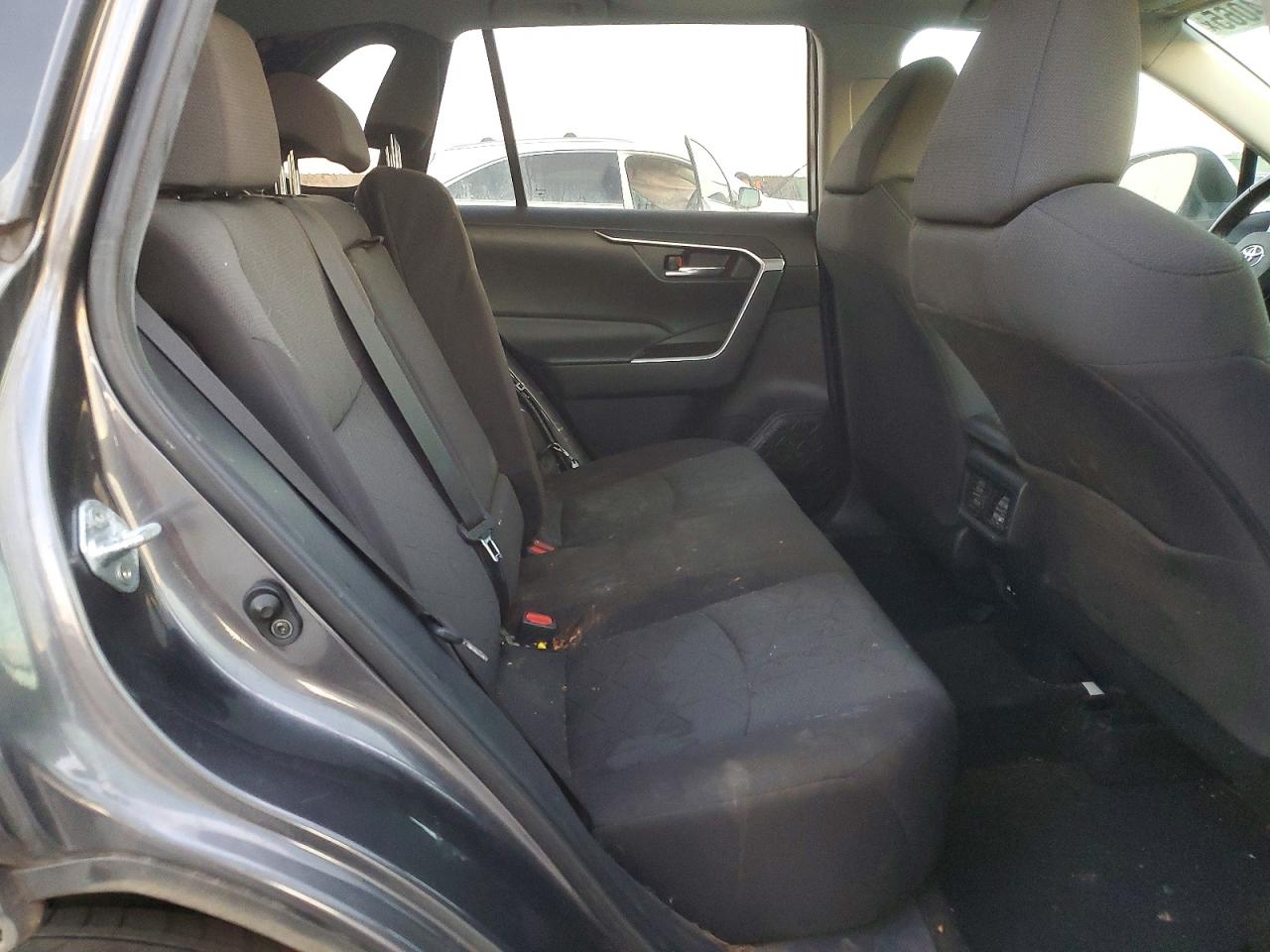 2021 TOYOTA RAV4 XLE photo 11