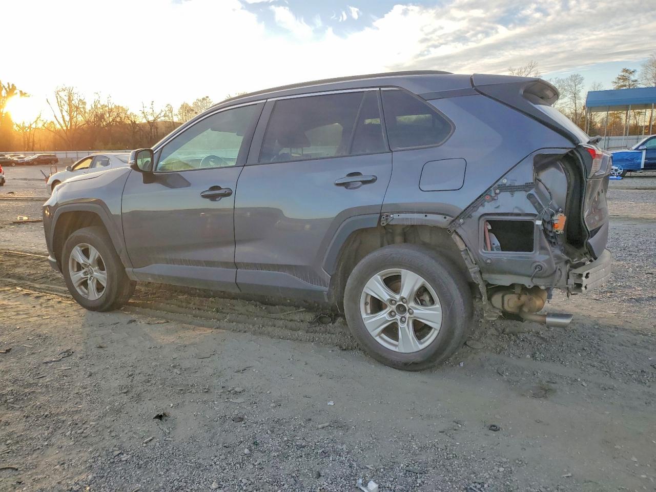 2021 TOYOTA RAV4 XLE photo 2