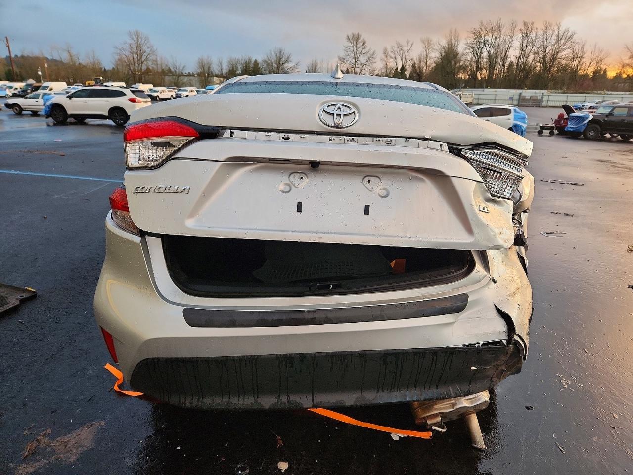 2025 TOYOTA COROLLA LE photo 6