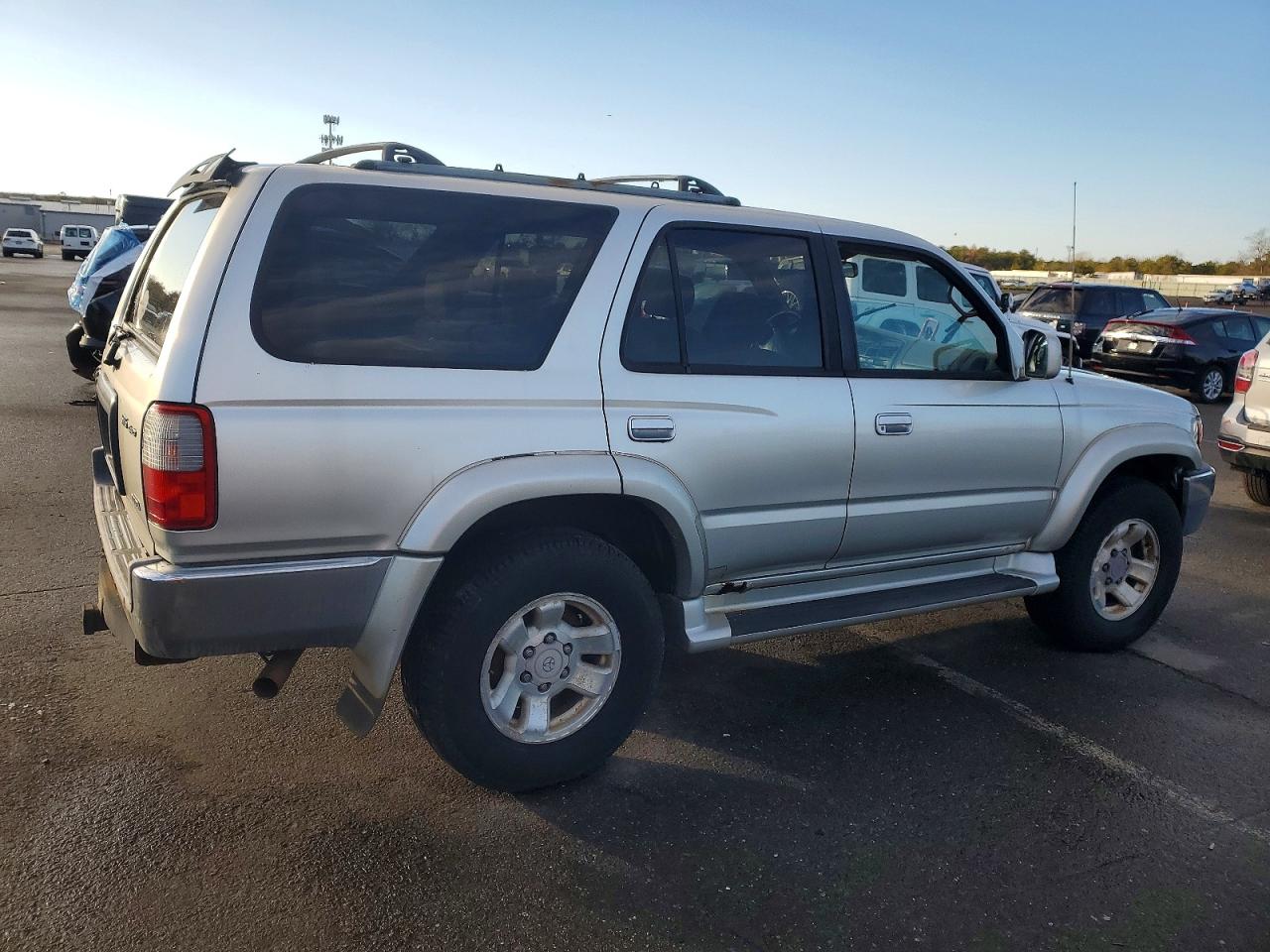 2000 TOYOTA 4RUNNER SR5 photo 3
