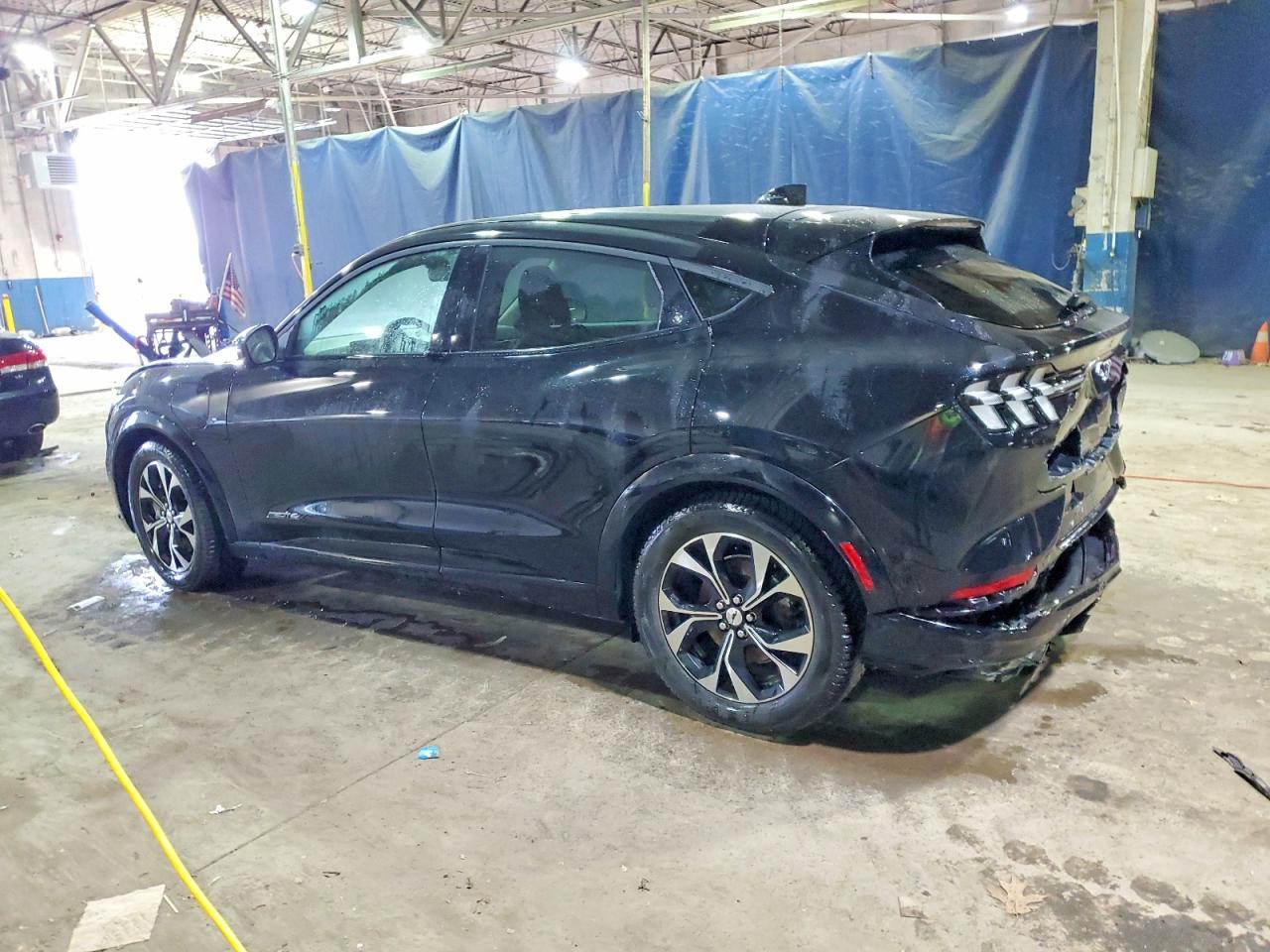 2022 FORD MUSTANG MACH-E PREMIUM photo 2