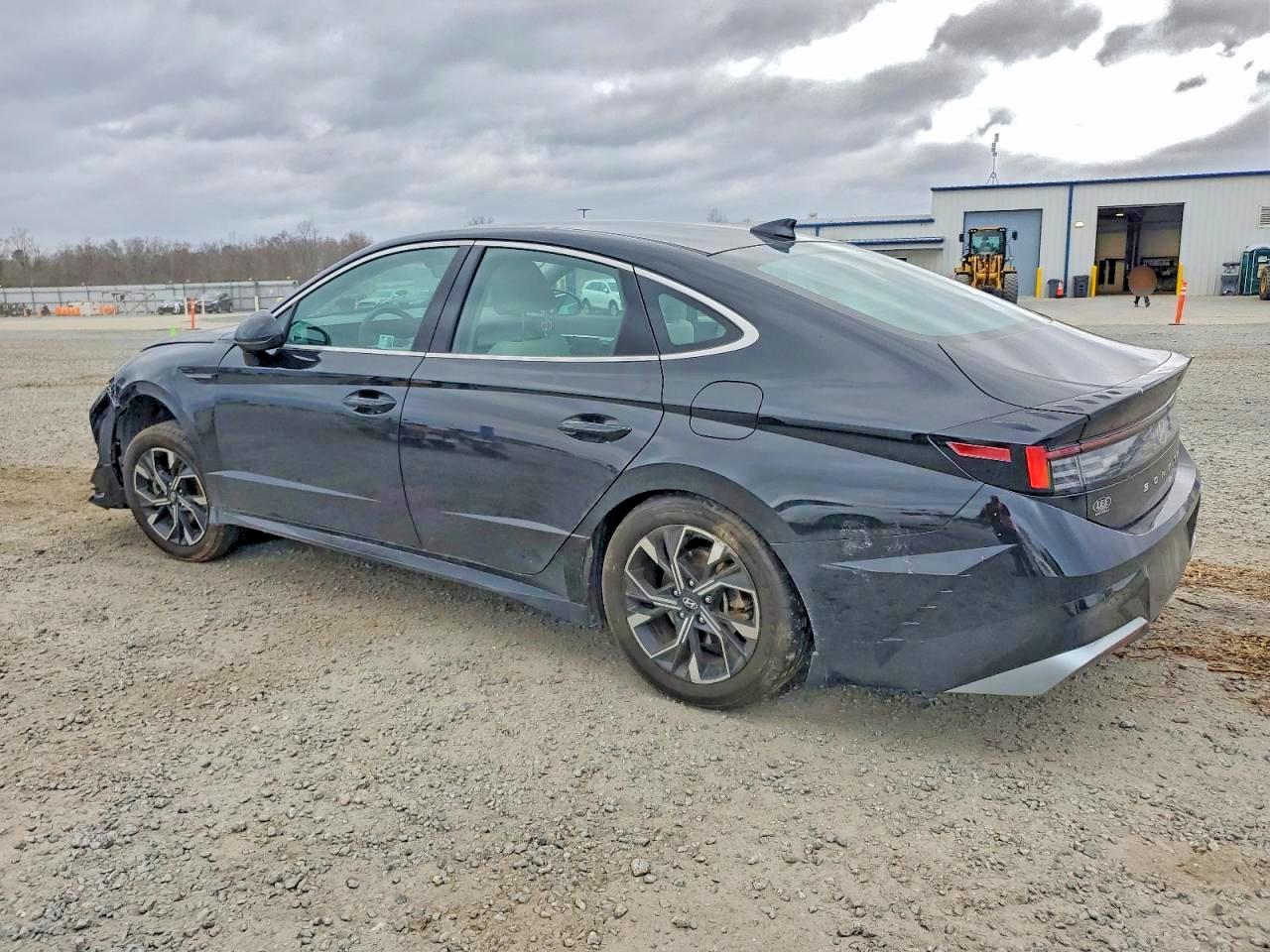 2024 HYUNDAI SONATA SEL photo 2
