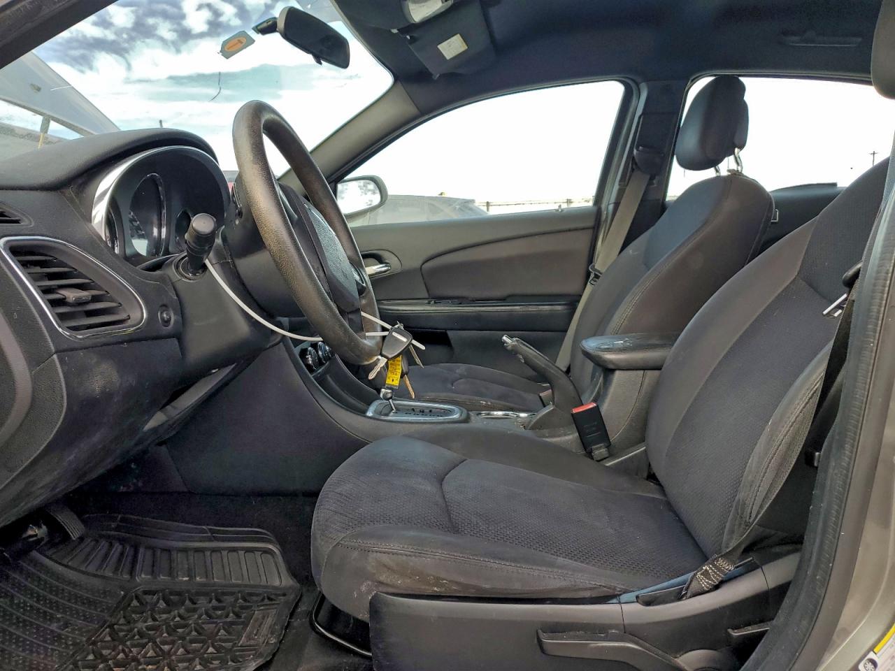 2013 CHRYSLER 200 LX photo 7