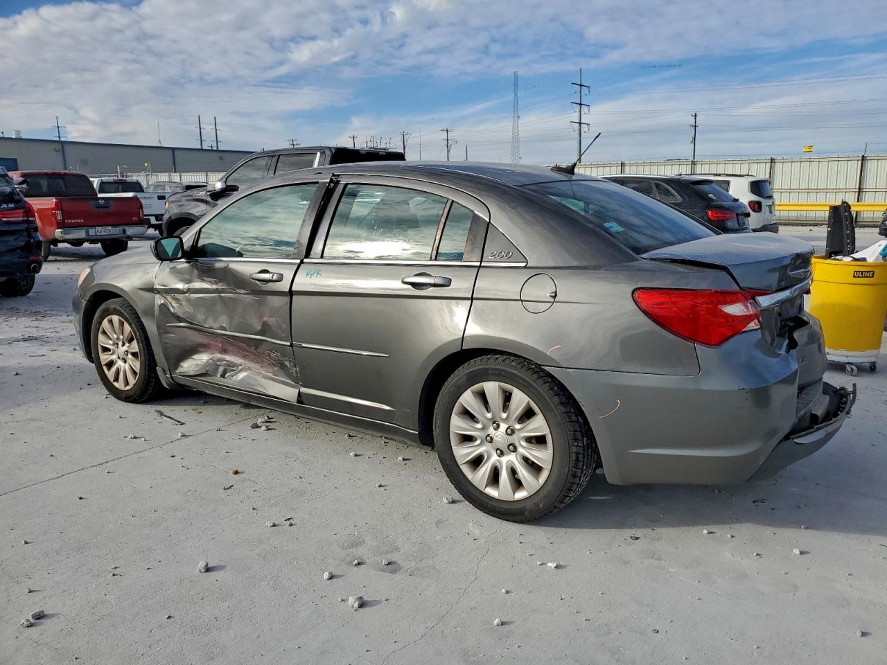 2013 CHRYSLER 200 LX photo 2