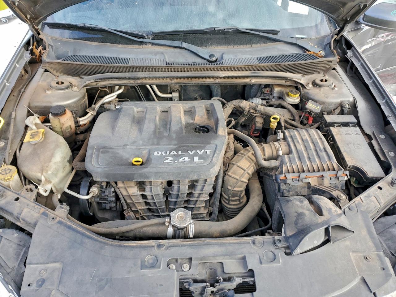 2013 CHRYSLER 200 LX photo 11