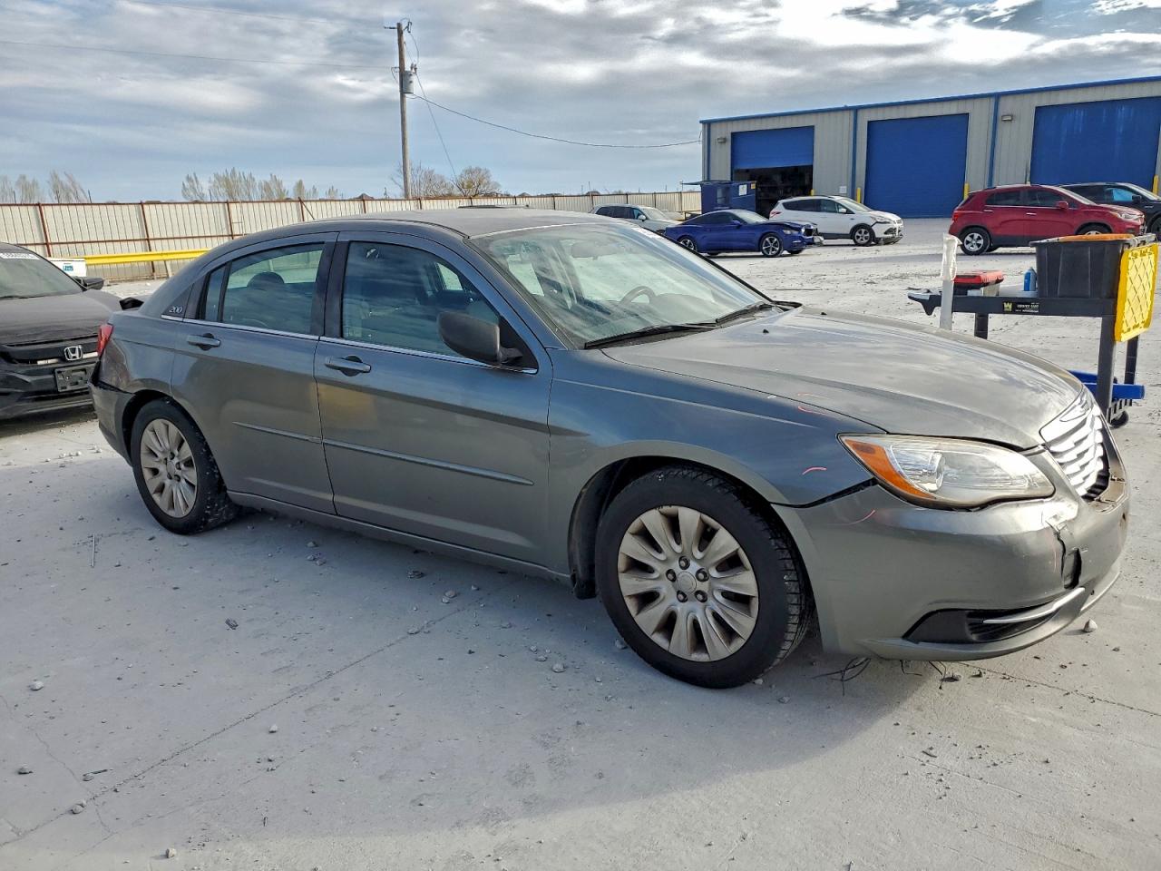 2013 CHRYSLER 200 LX photo 4