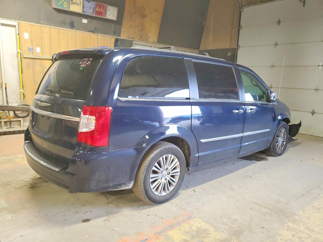 2015 CHRYSLER TOWN & COUNTRY TOURING L photo 3