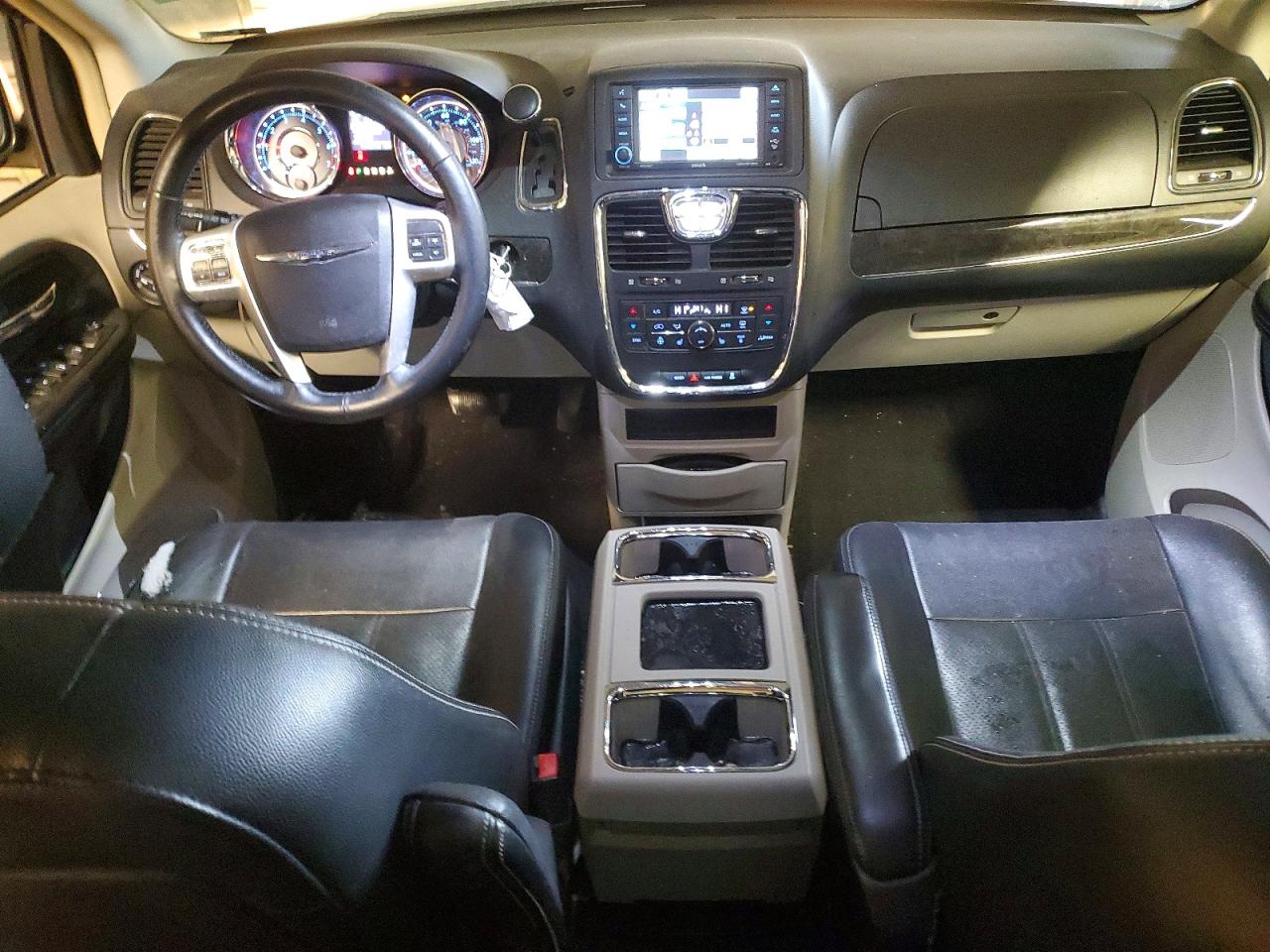 2015 CHRYSLER TOWN & COUNTRY TOURING L photo 8