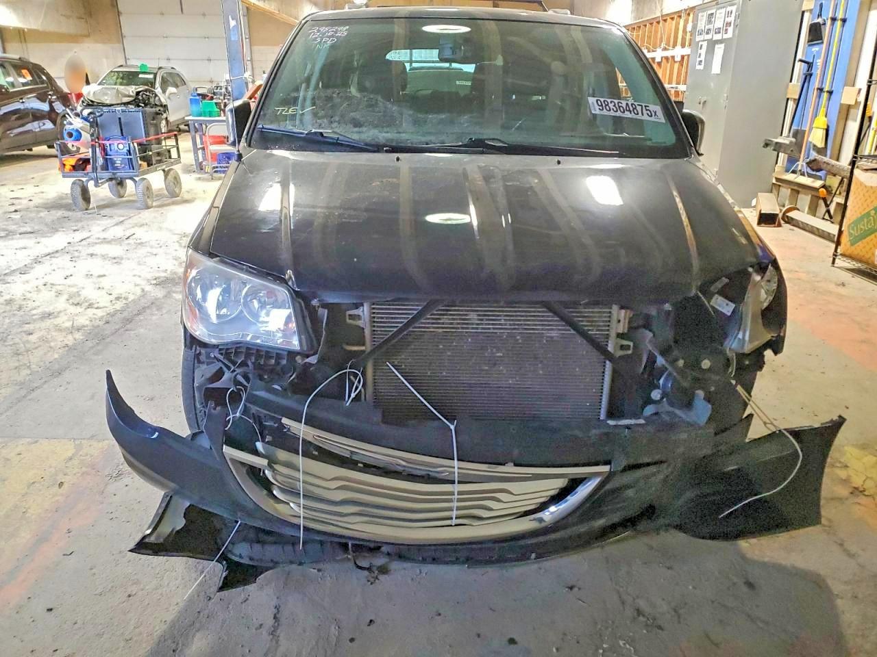 2015 CHRYSLER TOWN & COUNTRY TOURING L photo 5