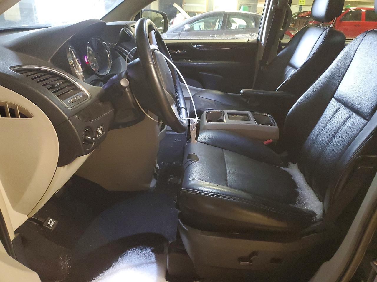 2015 CHRYSLER TOWN & COUNTRY TOURING L photo 7