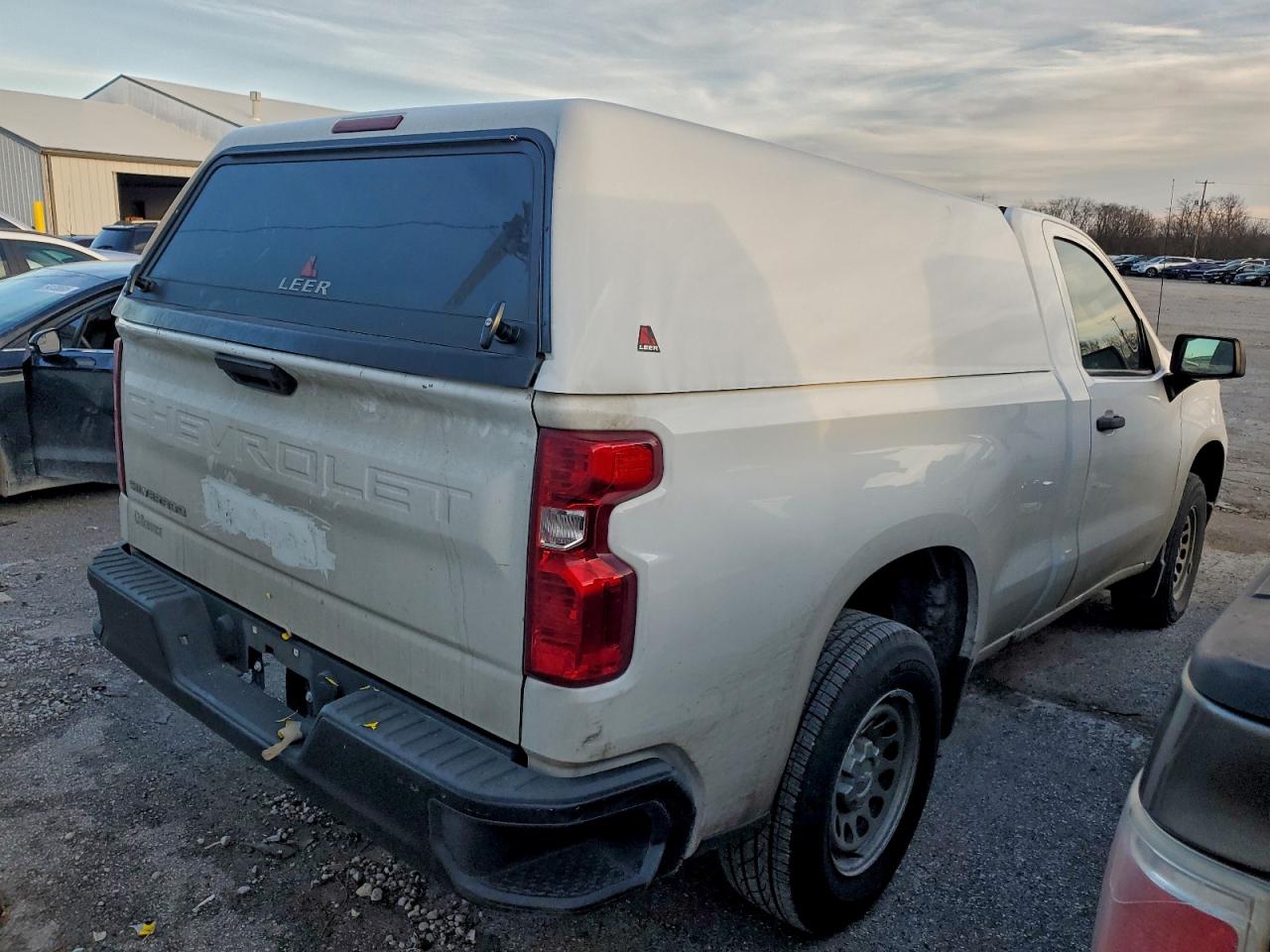 2023 CHEVROLET SILVERADO C1500 photo 3