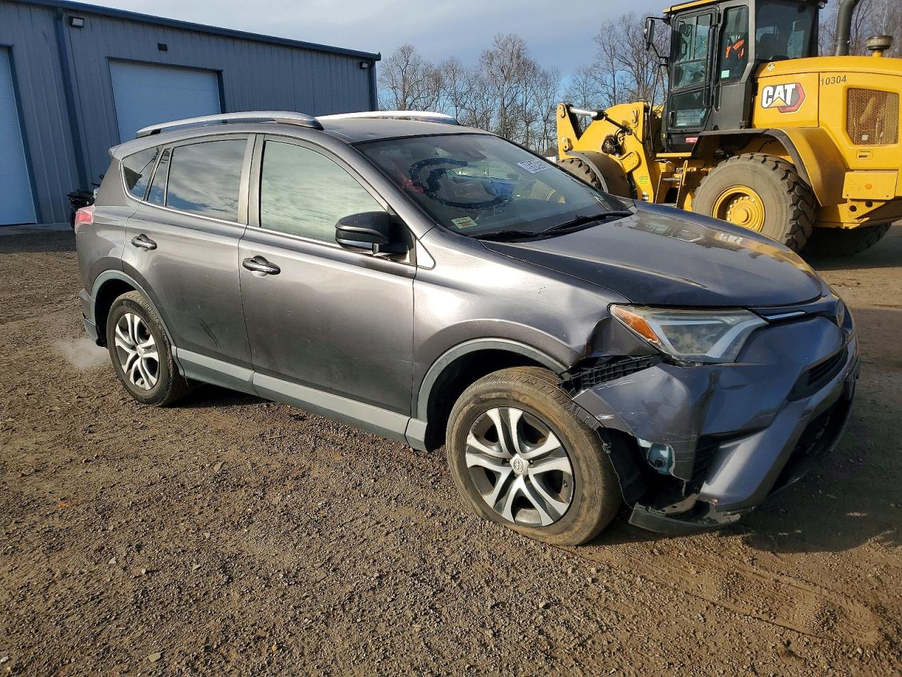 2017 TOYOTA RAV4 LE photo 4