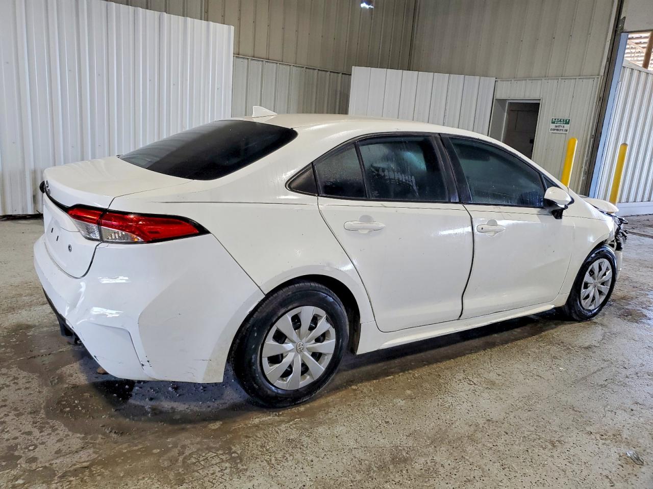 2021 TOYOTA COROLLA L photo 3