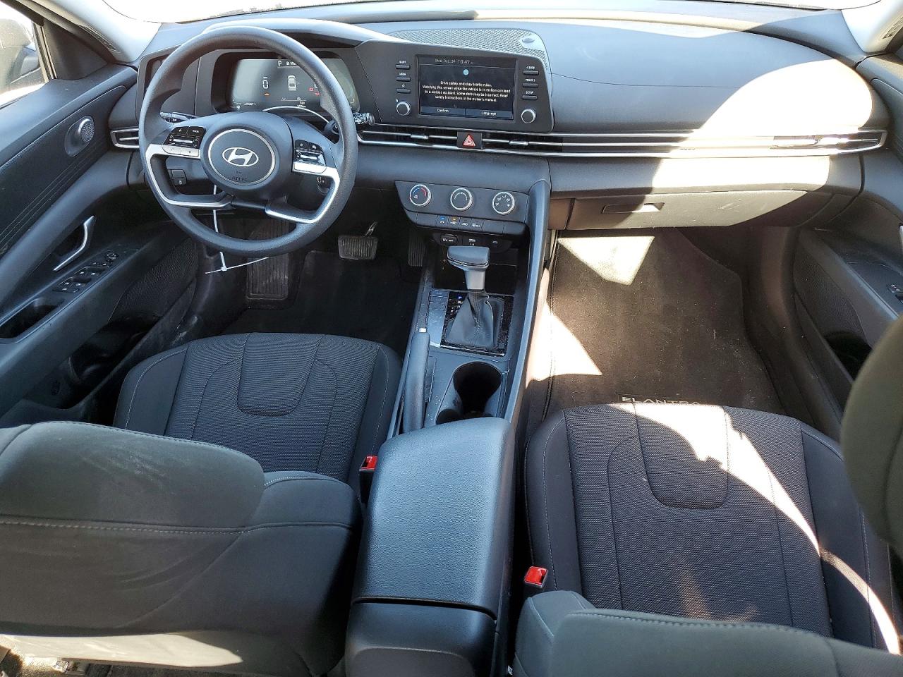 2025 HYUNDAI ELANTRA SE photo 8