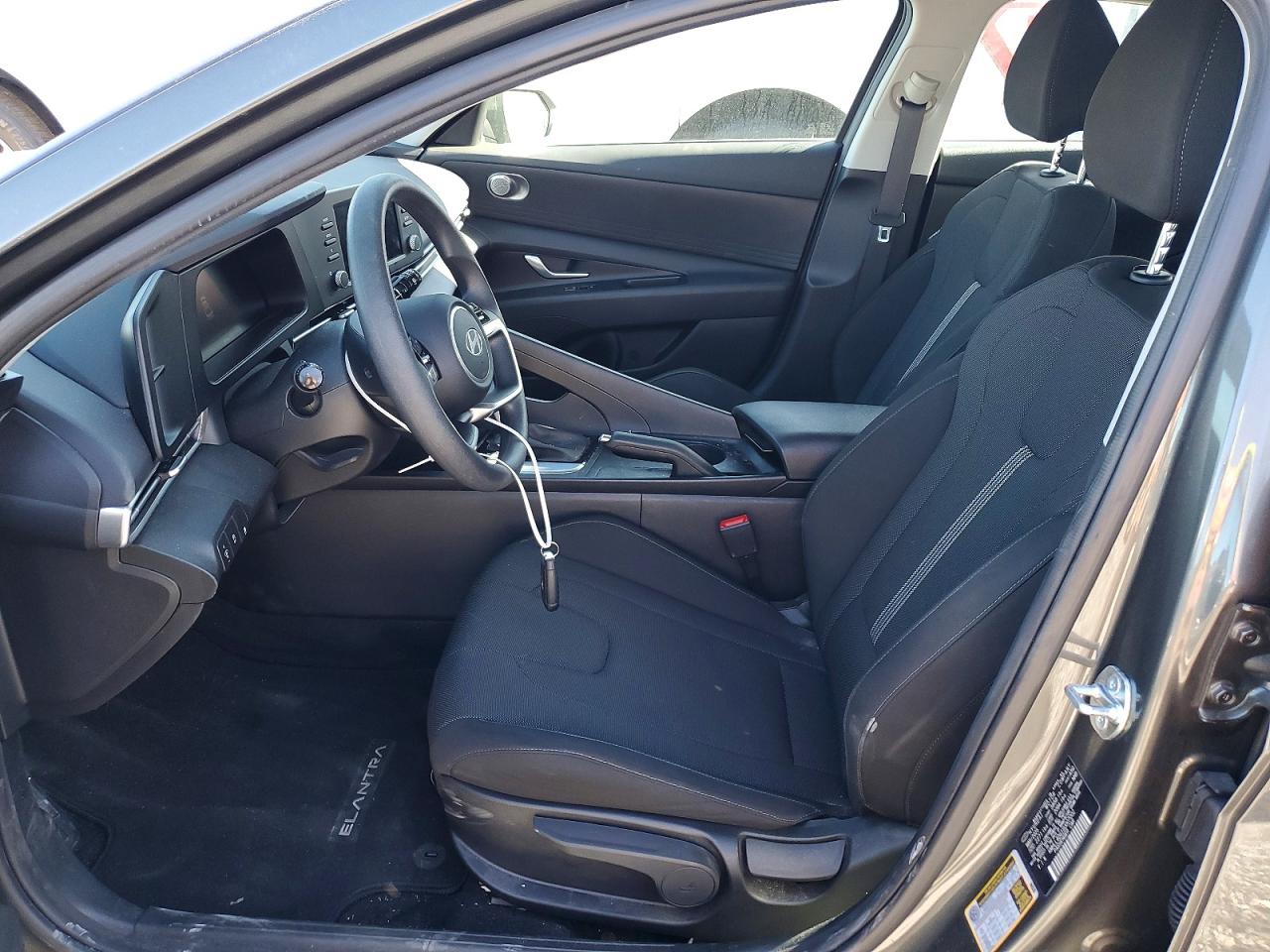 2025 HYUNDAI ELANTRA SE photo 7