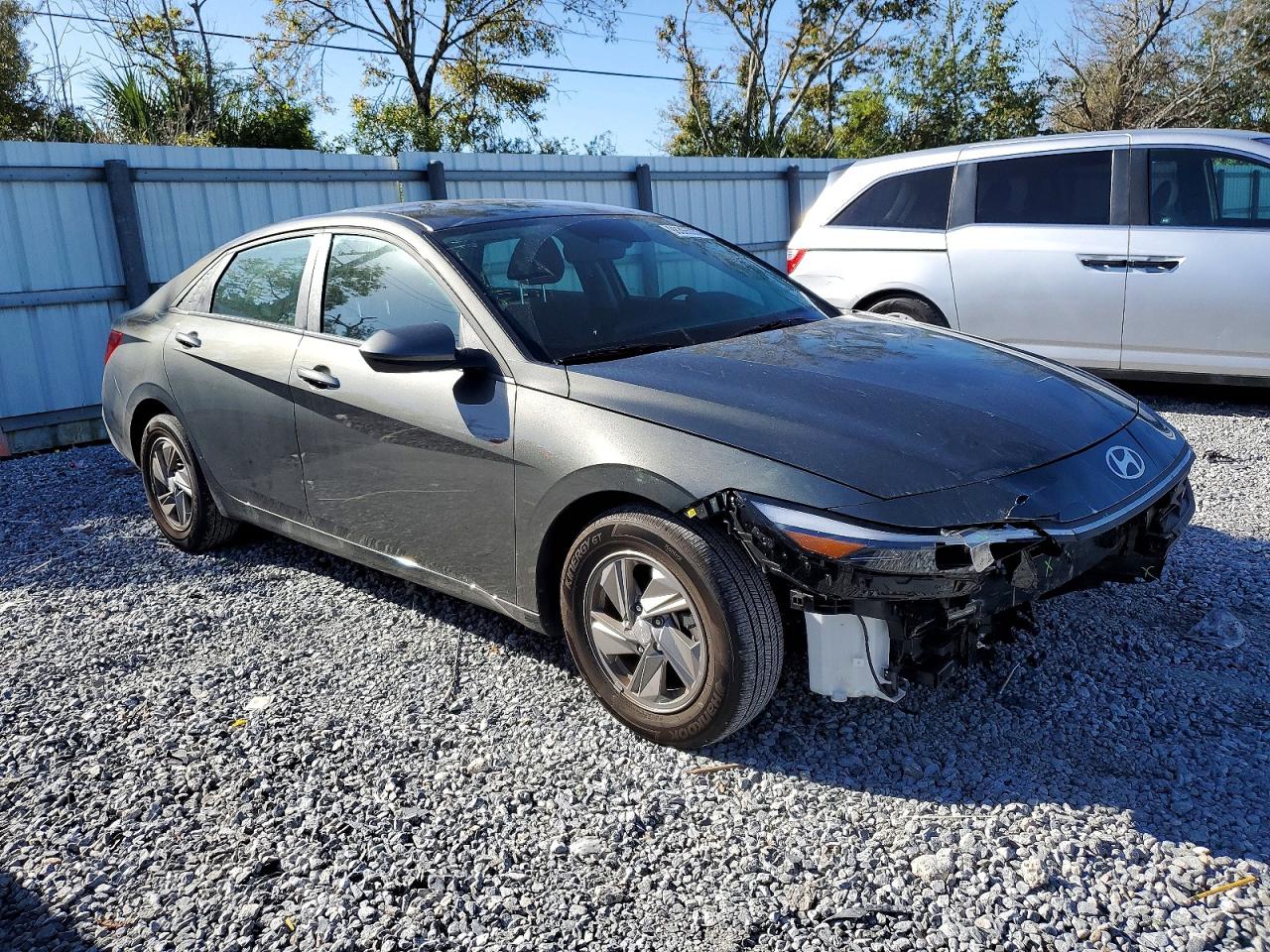 2025 HYUNDAI ELANTRA SE photo 4
