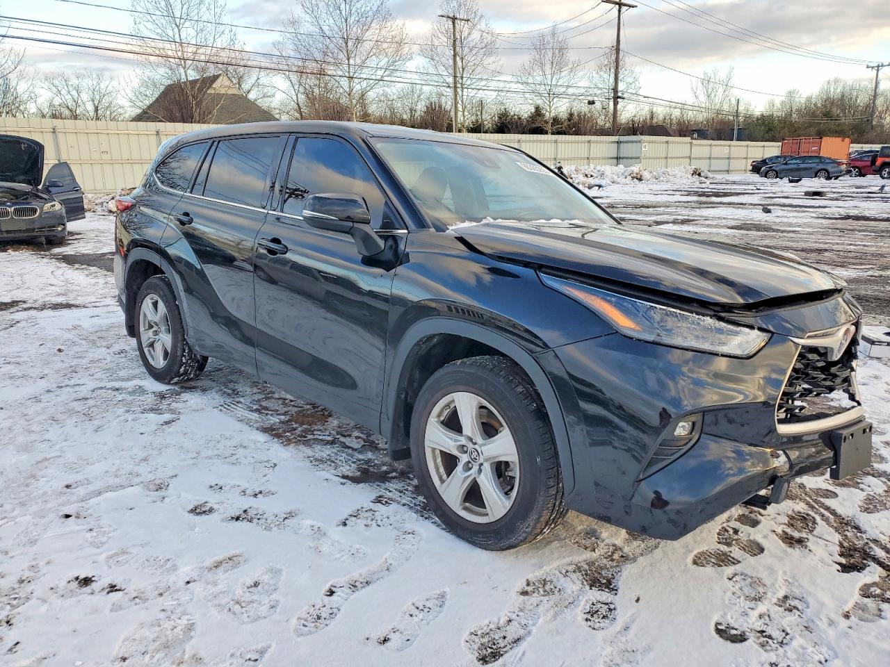 2022 TOYOTA HIGHLANDER LE photo 4