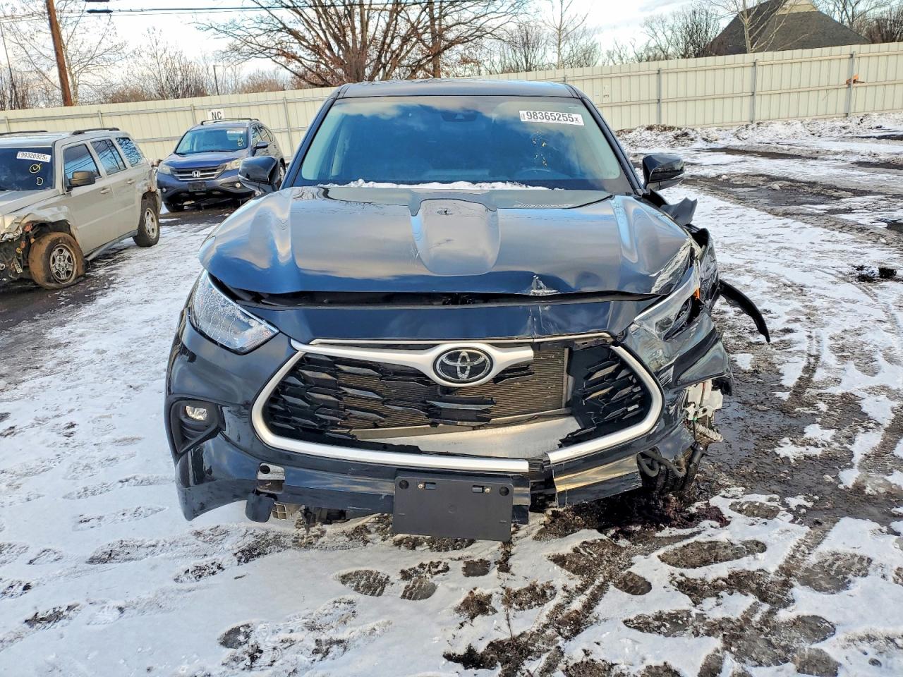 2022 TOYOTA HIGHLANDER LE photo 5