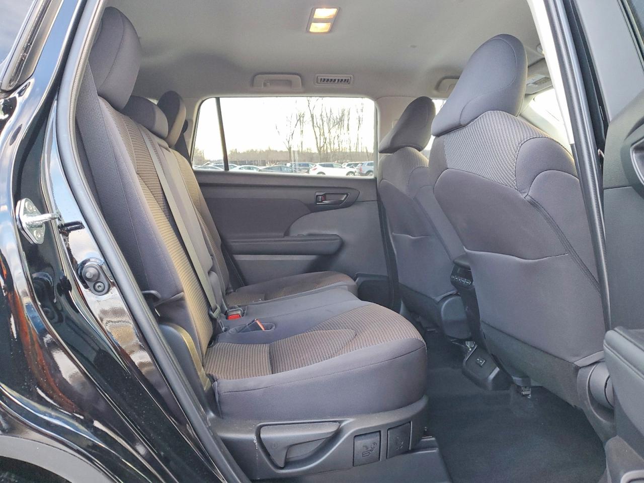 2022 TOYOTA HIGHLANDER LE photo 11