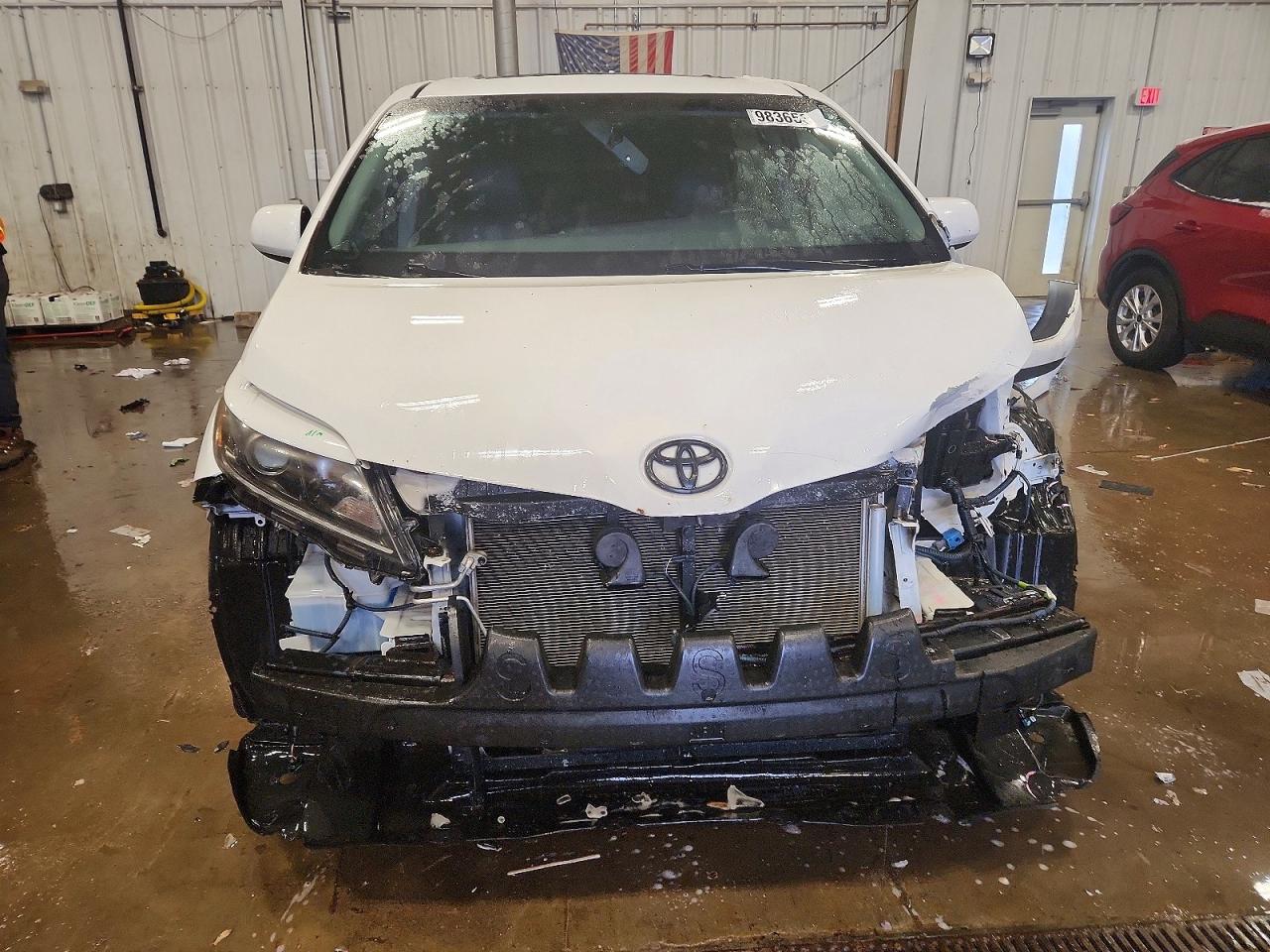 2015 TOYOTA SIENNA SPORT photo 5