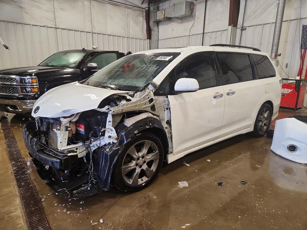 2015 TOYOTA SIENNA