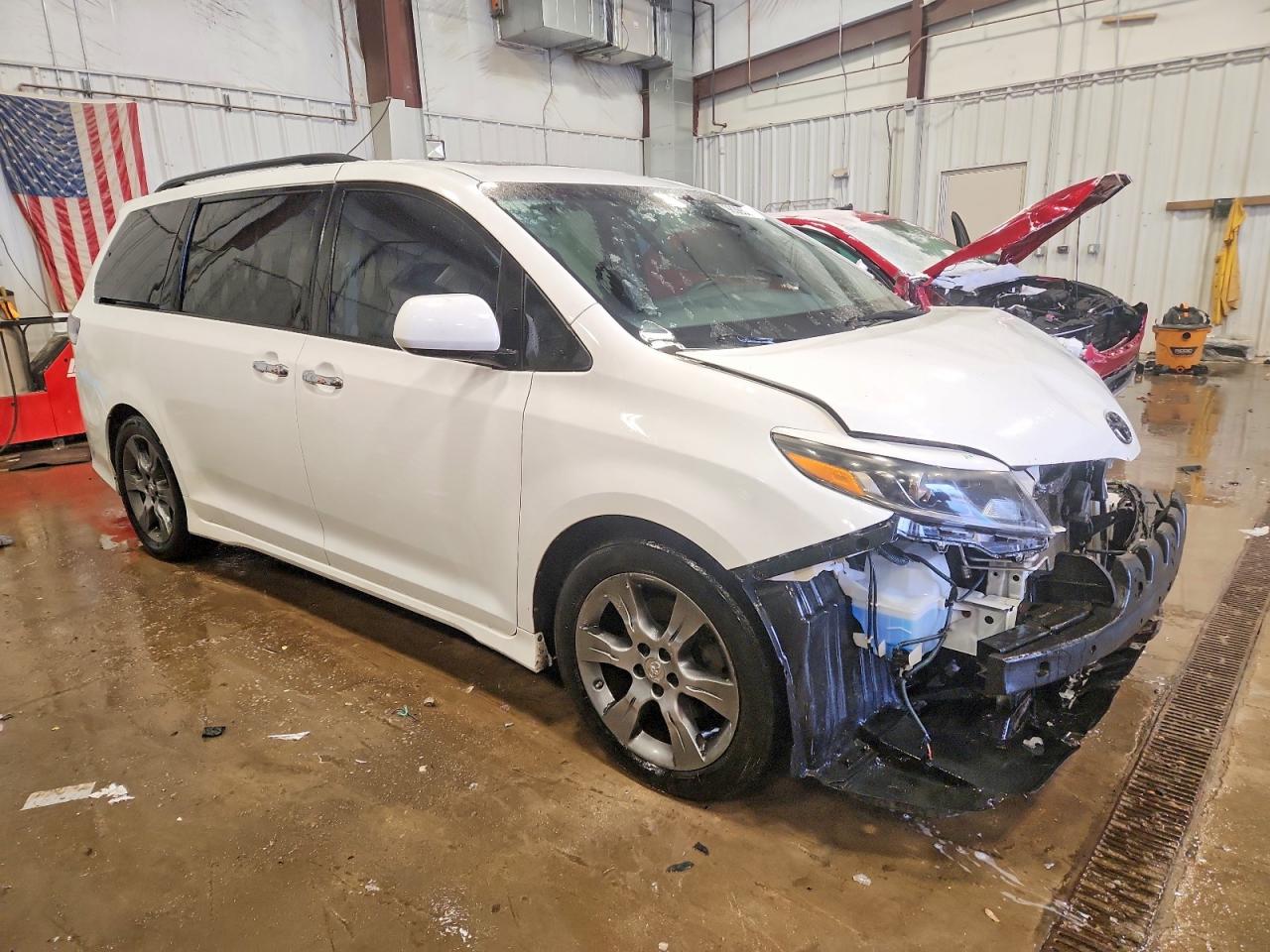 2015 TOYOTA SIENNA SPORT photo 4