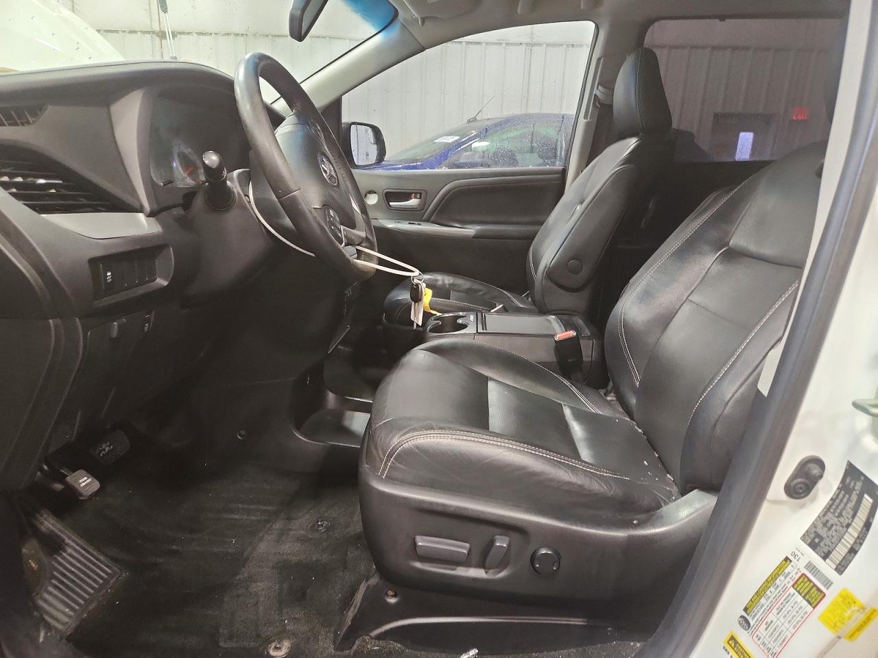 2015 TOYOTA SIENNA SPORT photo 7