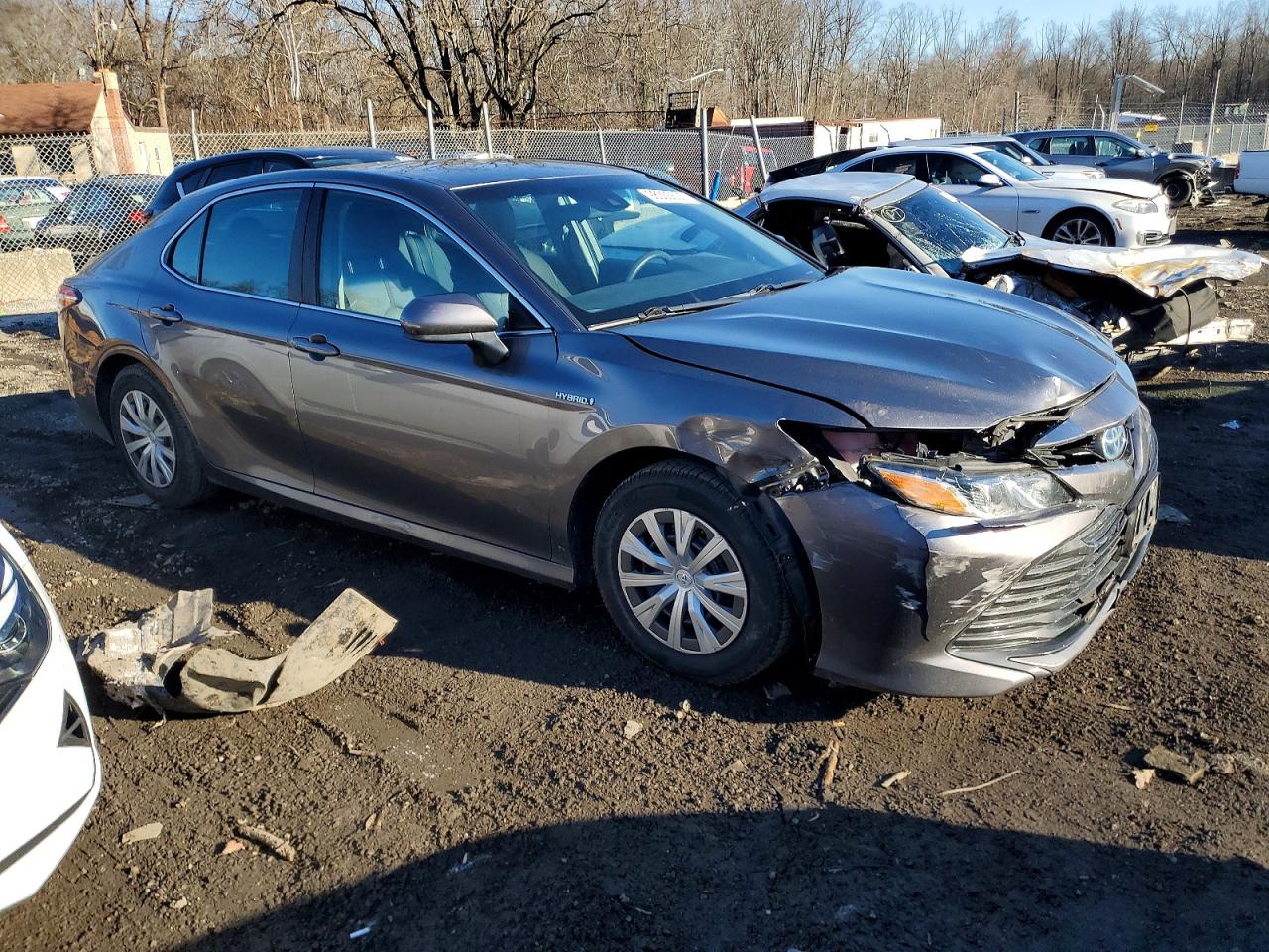 2018 TOYOTA CAMRY LE photo 4