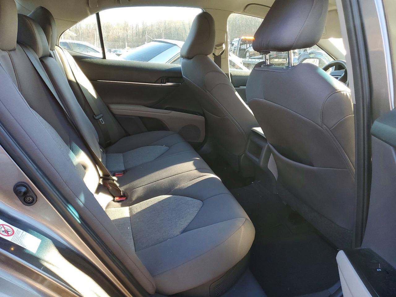 2018 TOYOTA CAMRY LE photo 10