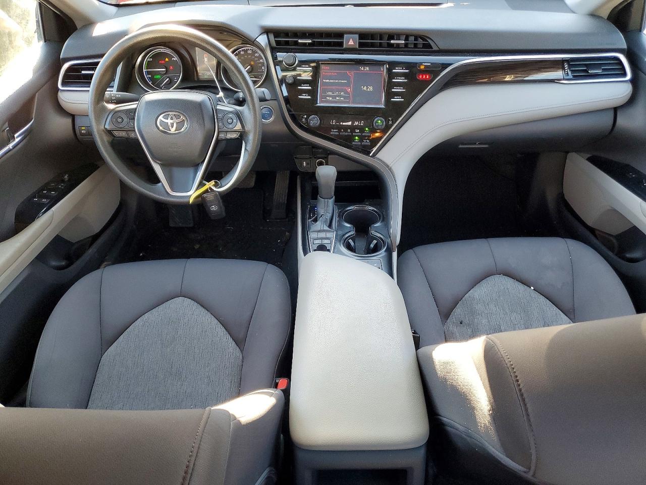 2018 TOYOTA CAMRY LE photo 8