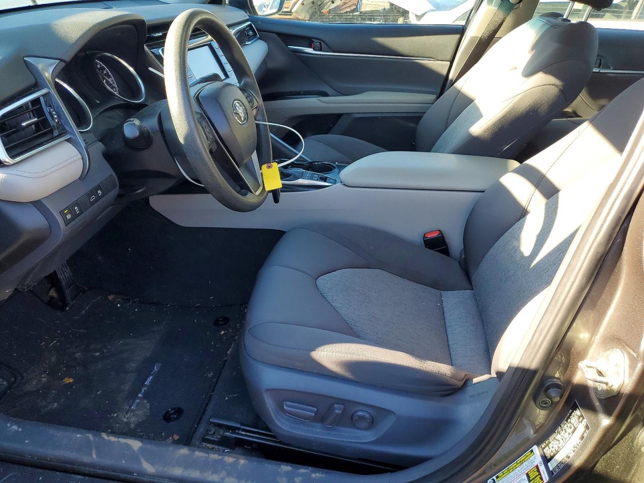 2018 TOYOTA CAMRY LE photo 7