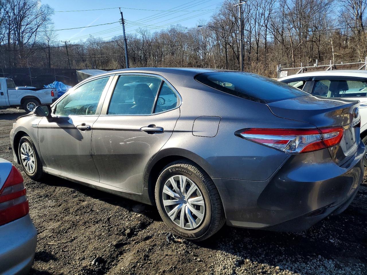 2018 TOYOTA CAMRY LE photo 2