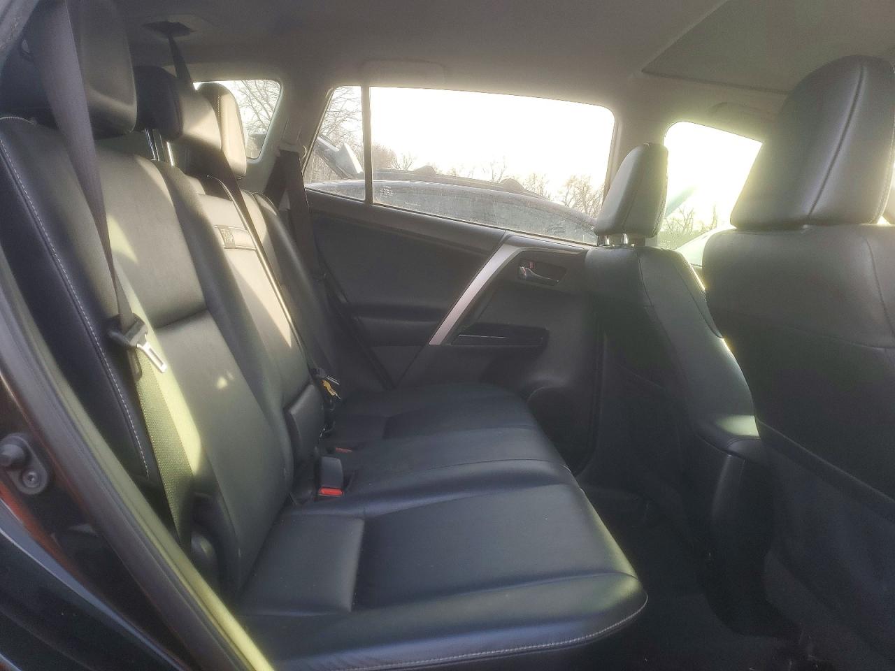 2016 TOYOTA RAV4 HV LIMITED photo 10