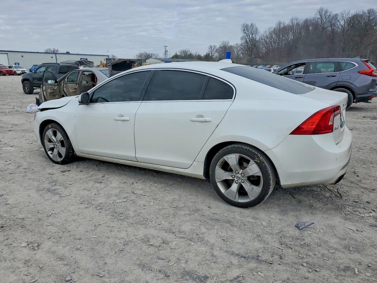 2018 VOLVO S60 PREMIER photo 2