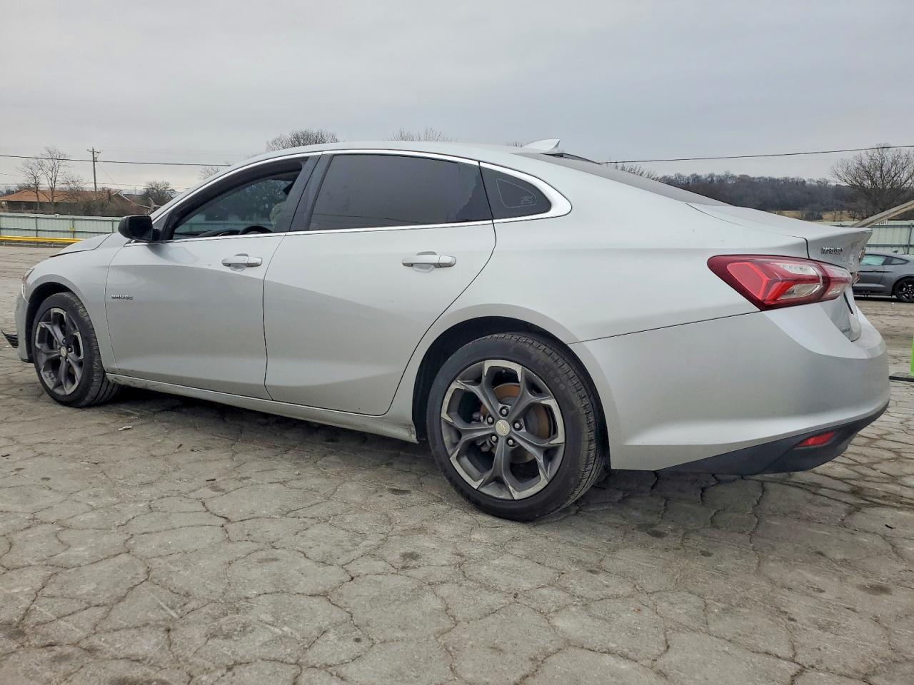 2020 CHEVROLET MALIBU LT photo 2