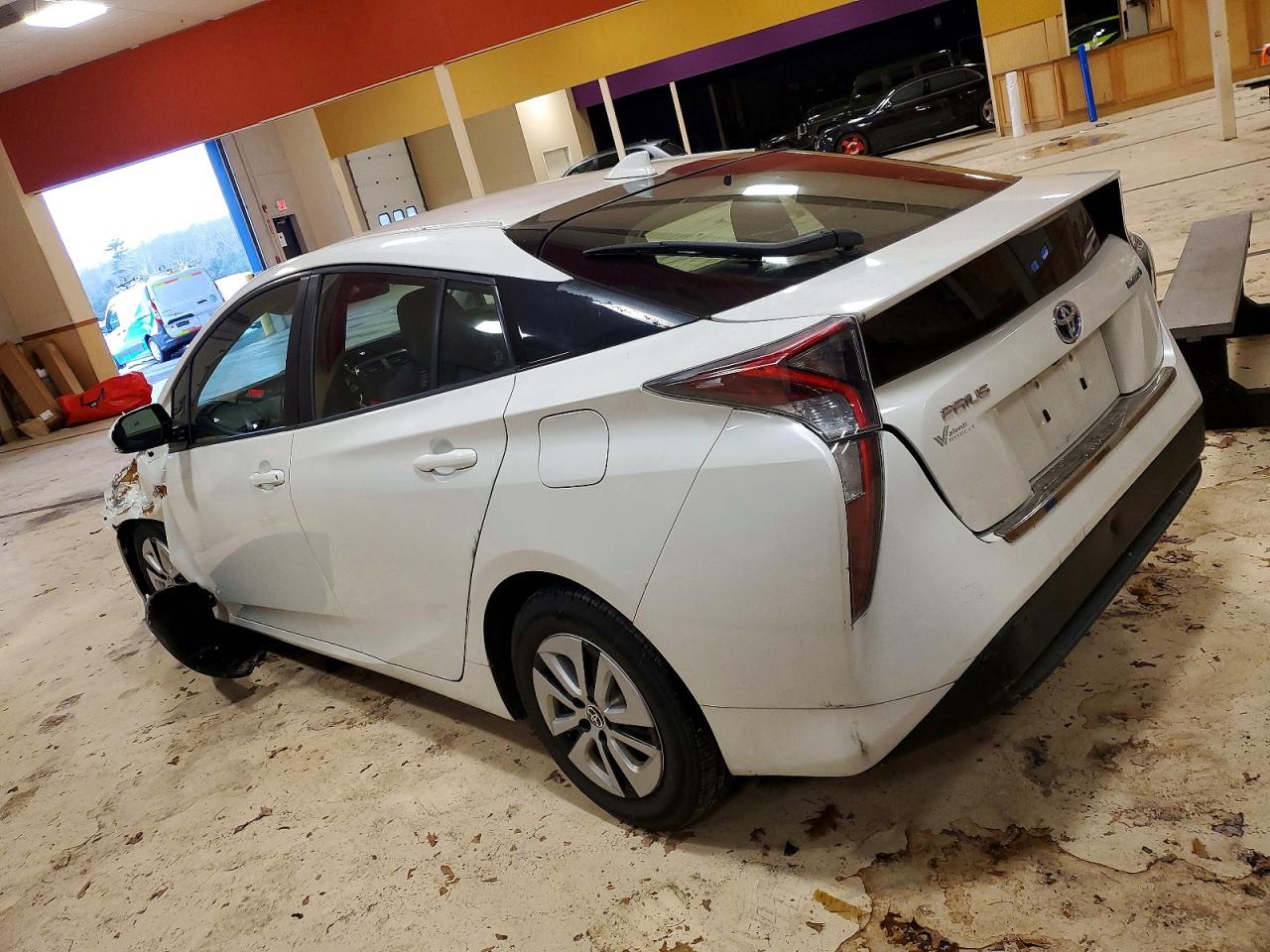 2016 TOYOTA PRIUS photo 2