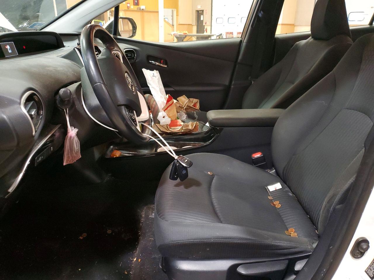 2016 TOYOTA PRIUS photo 7