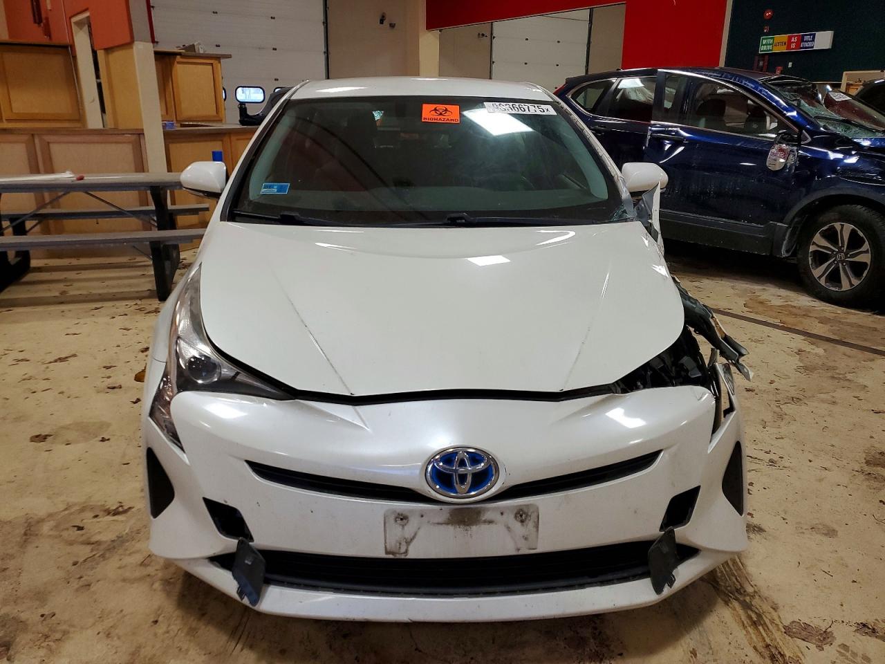 2016 TOYOTA PRIUS photo 5