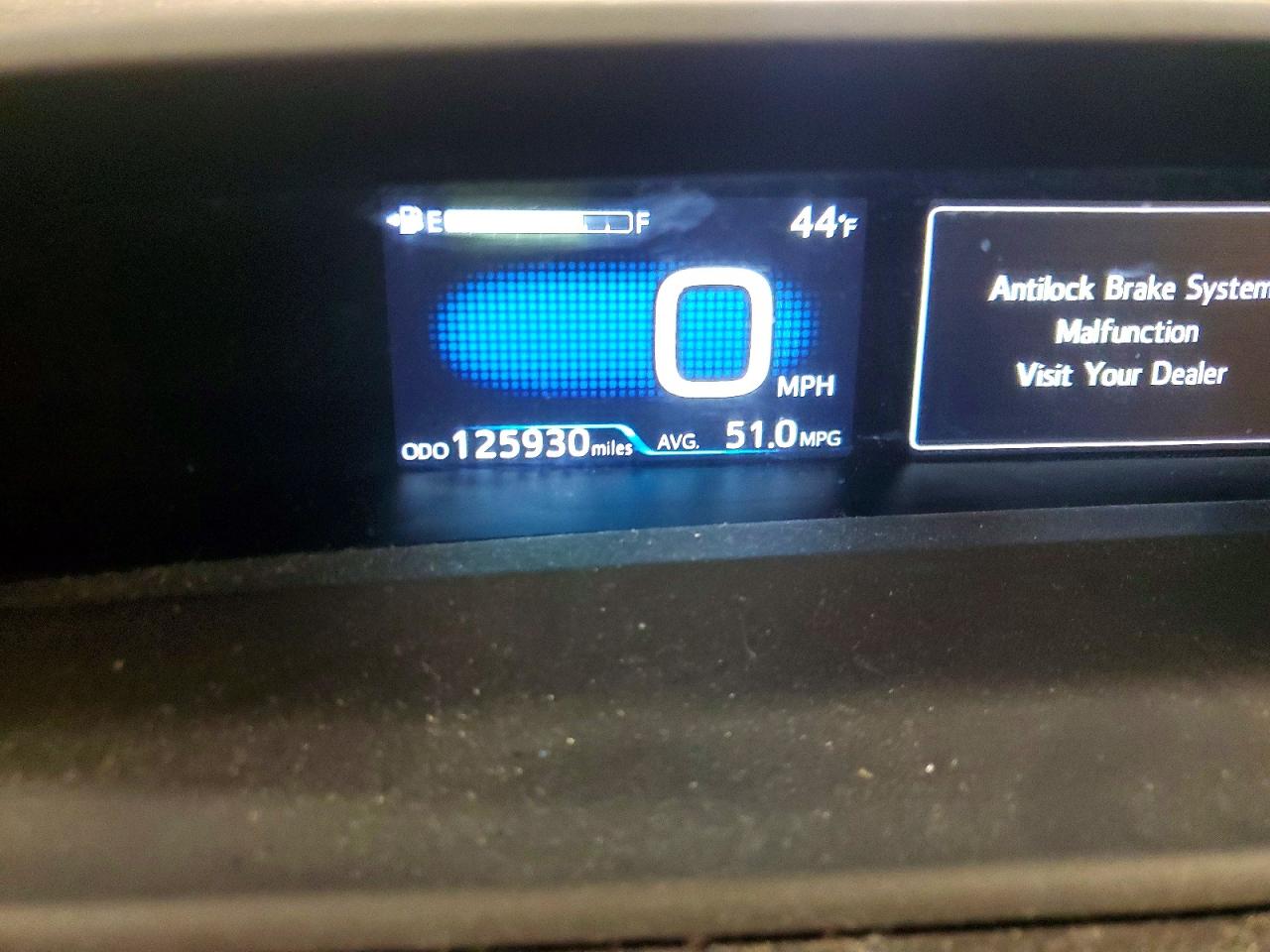 2016 TOYOTA PRIUS photo 9
