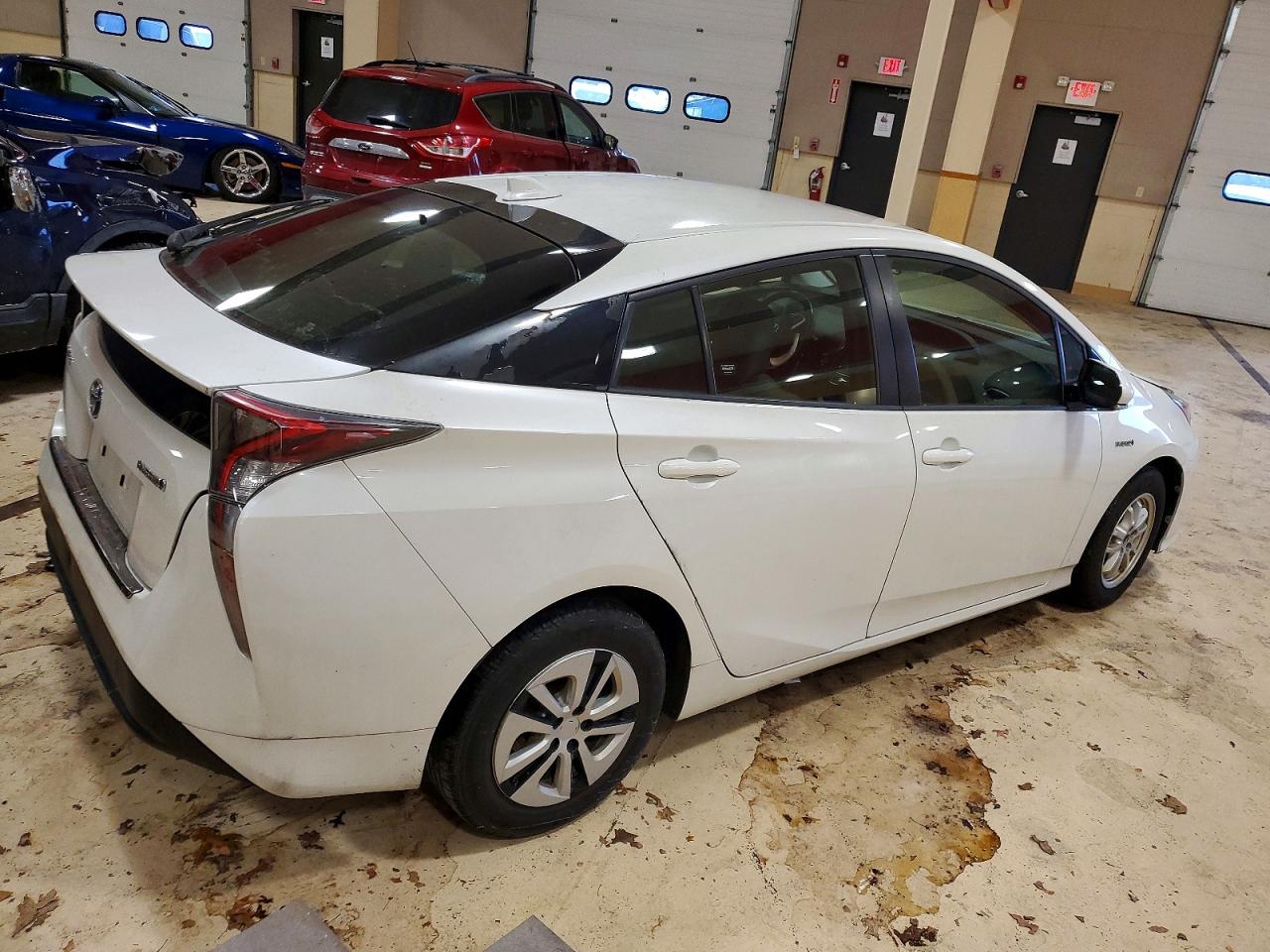 2016 TOYOTA PRIUS photo 3