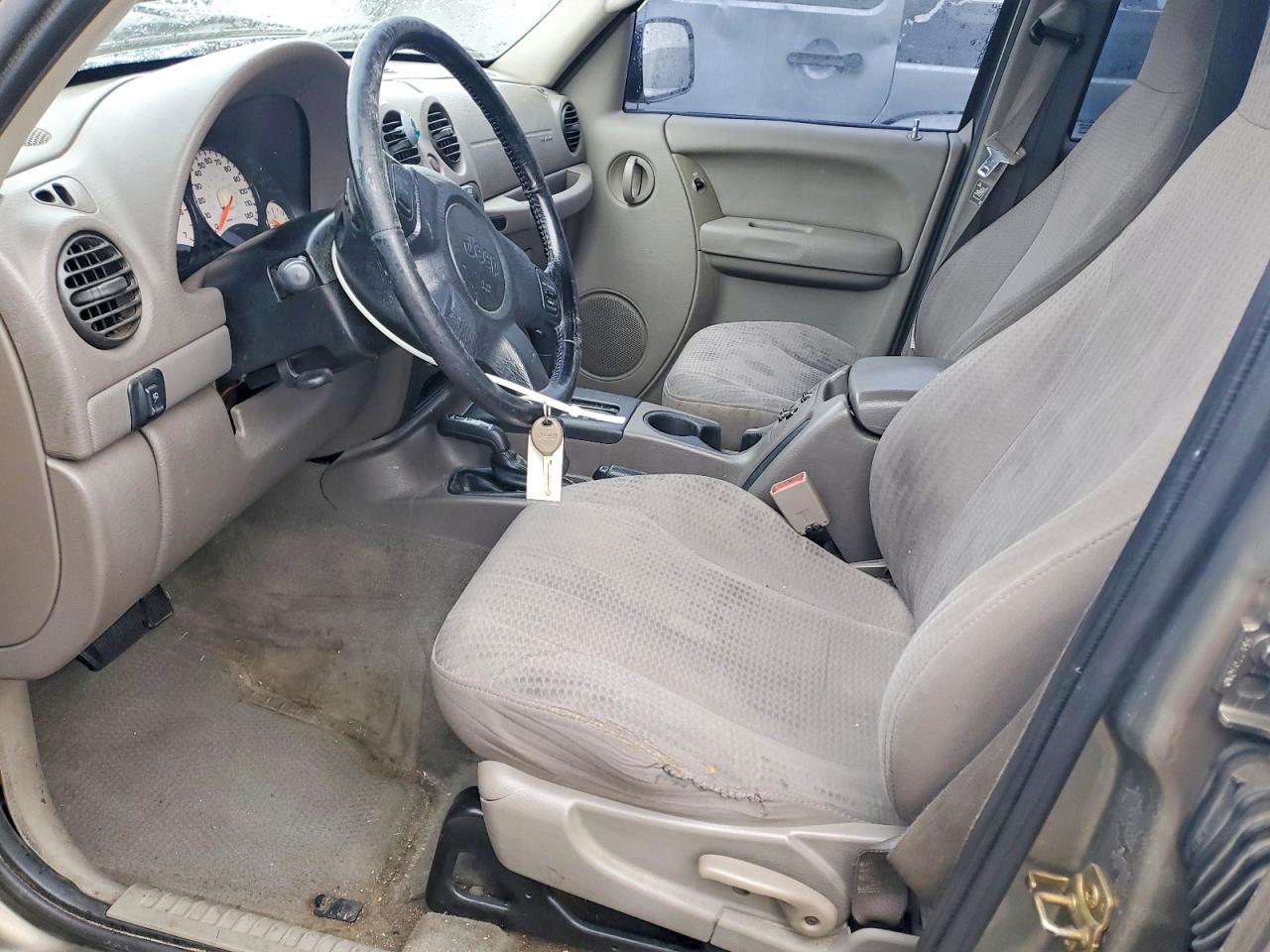 2004 JEEP LIBERTY SPORT photo 7