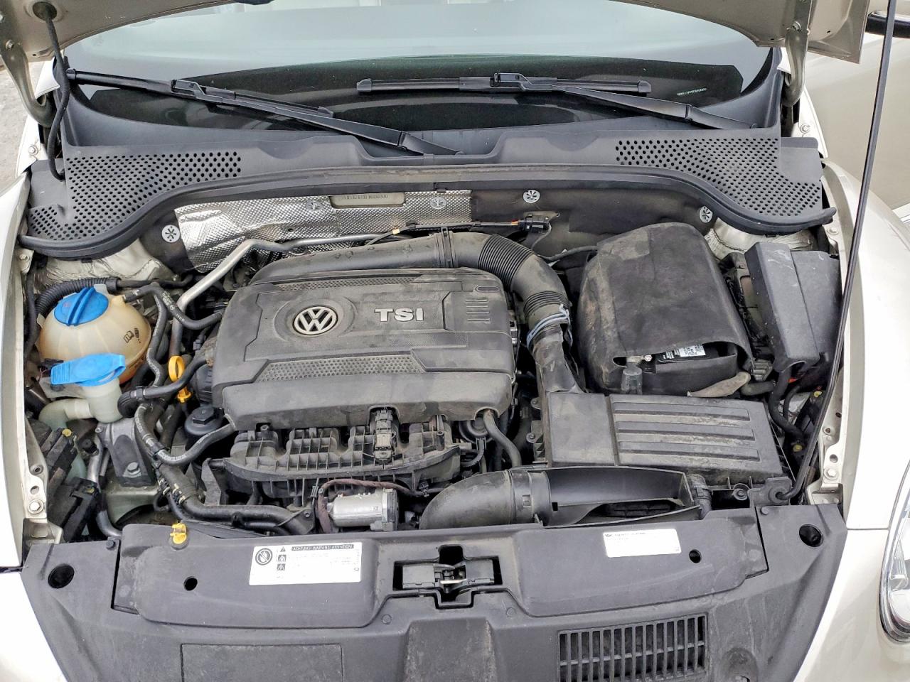 2015 VOLKSWAGEN BEETLE 1.8T photo 21