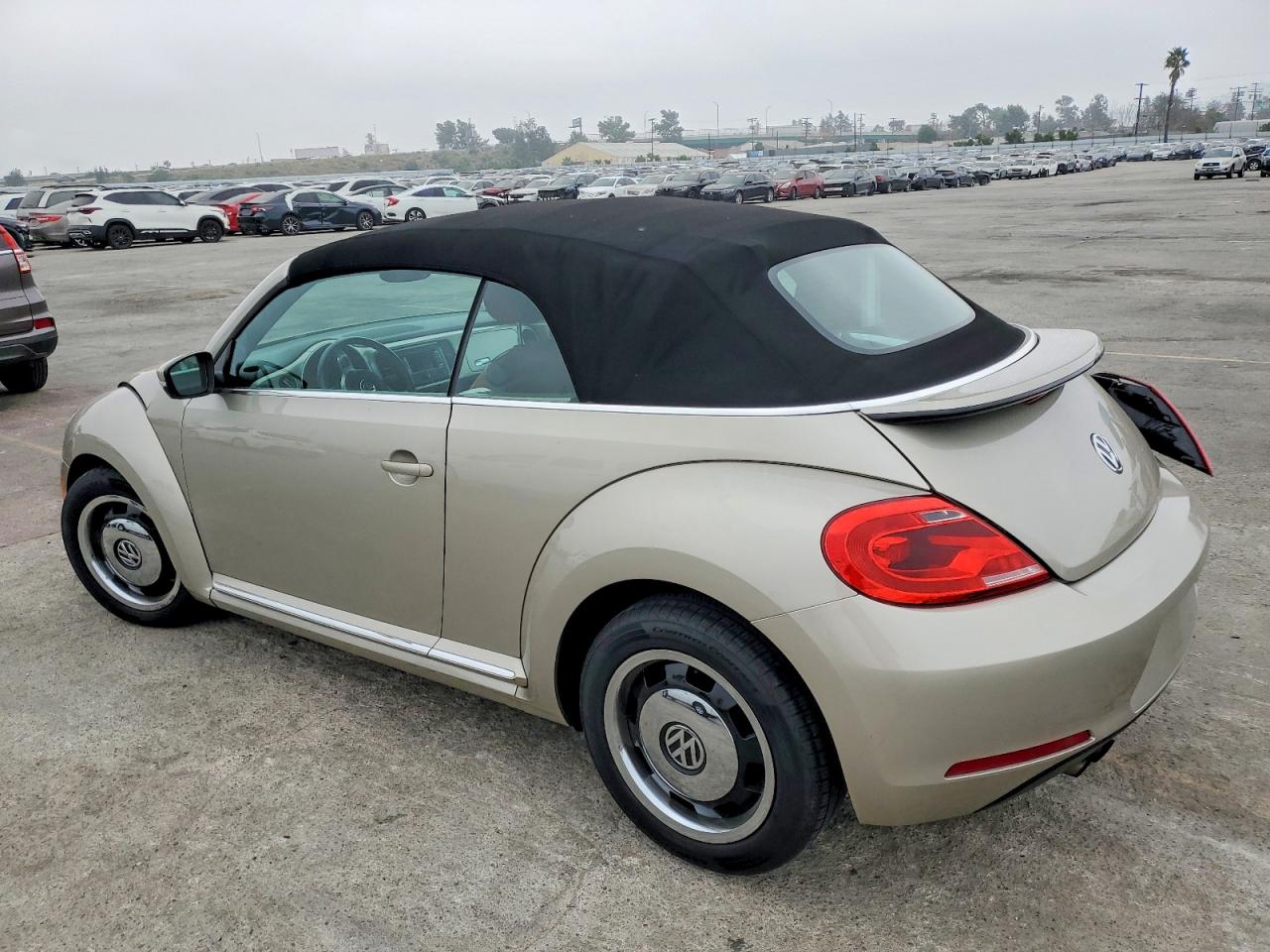 2015 VOLKSWAGEN BEETLE 1.8T photo 3