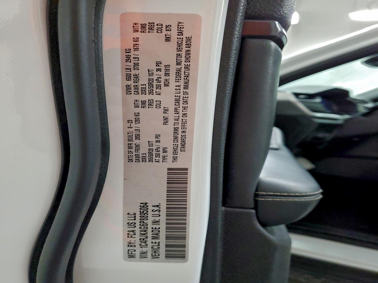 2023 JEEP GRAND CHEROKEE L LAREDO photo 13