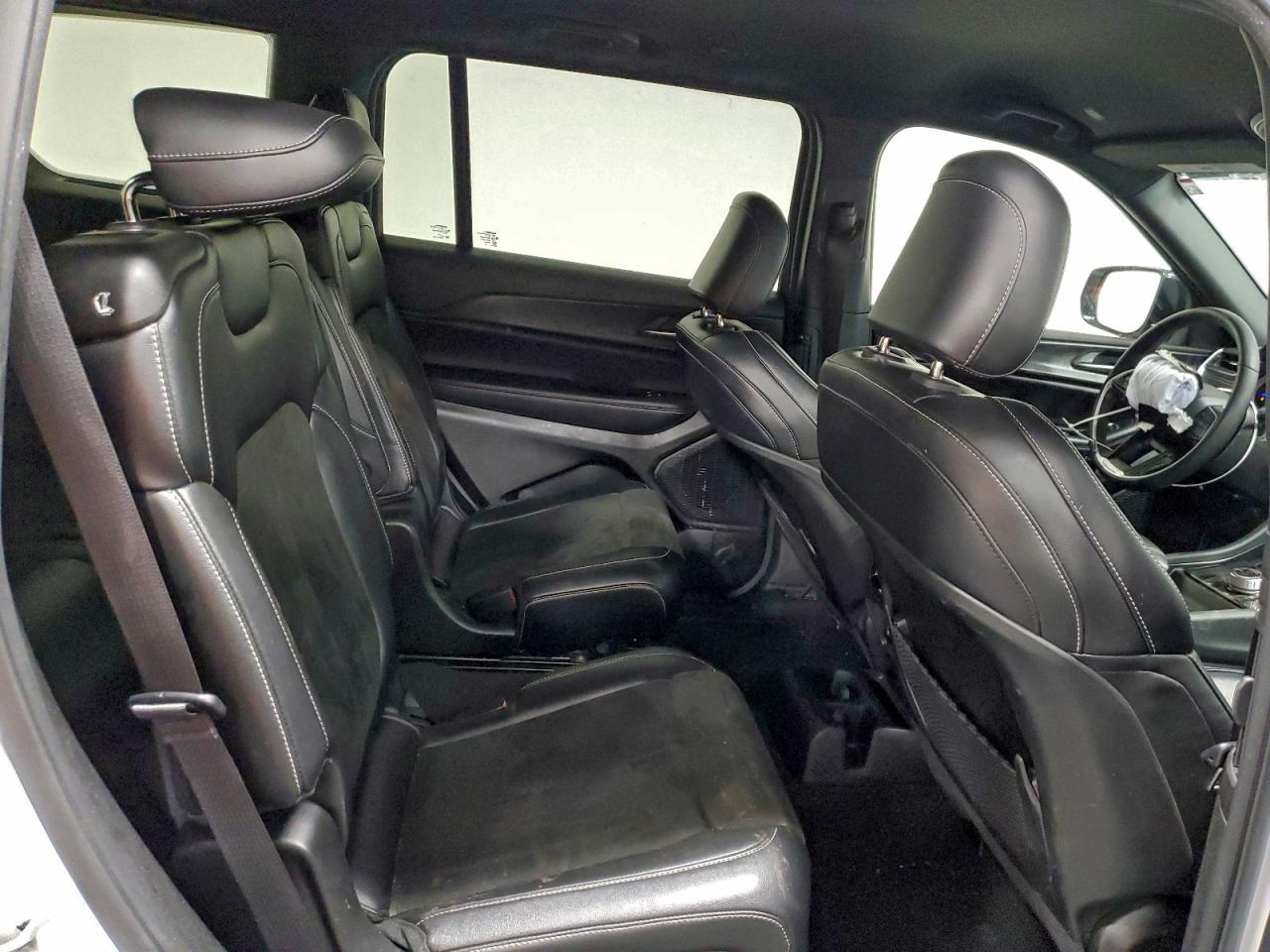 2023 JEEP GRAND CHEROKEE L LAREDO photo 11